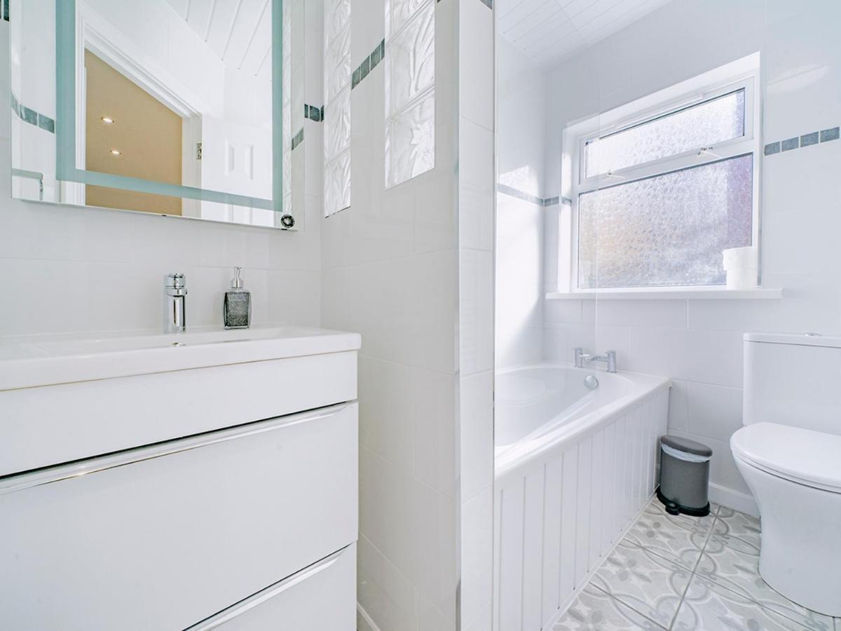 Pass The Keys - Bright & Airy 2Br 2Bath Apt In Perfect Location Belfast Bagian luar foto